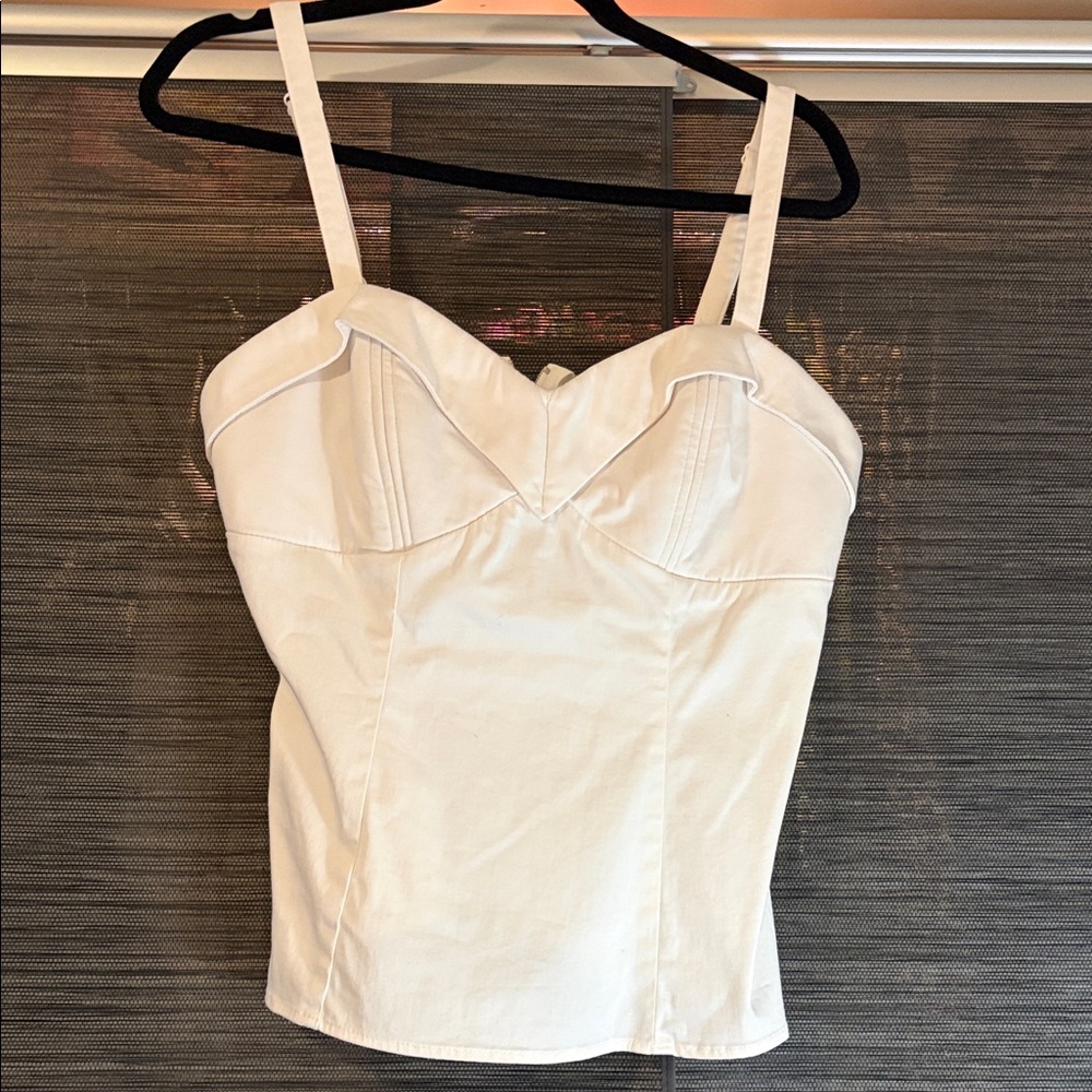 MANEATER TOP IN WHITE - VIXEN BY MICHELINE PITT
